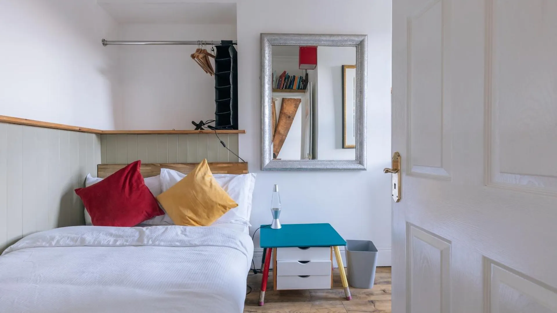 Vibrant & Eclectic 3 Bedroom Flat - Bedminster Bristol! Apartment Bristol