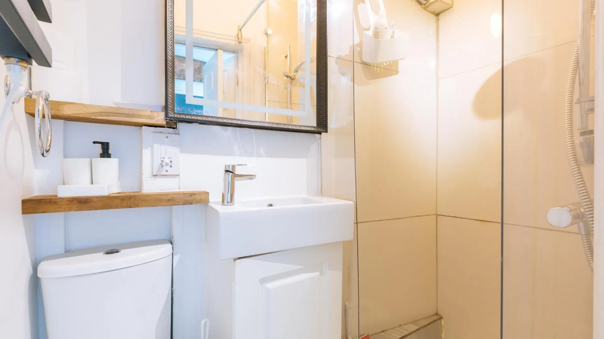 Vibrant & Eclectic 3 Bedroom Flat - Bedminster Bristol! United Kingdom